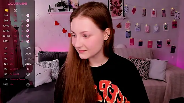 Snapshot of velvet_cherry_ chatting on 25, 4, 2026 velvet cherry online show from 25, 4, 2026