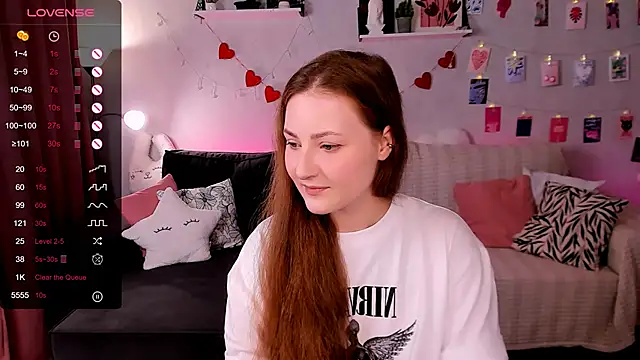 Snapshot of velvet_cherry_ chatting on 6, 5, 2026 velvet cherry online show from 6, 5, 2026