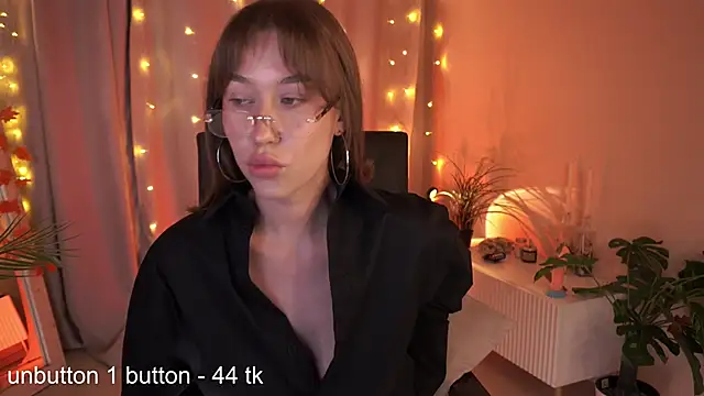 Snapshot of AnnetteLane chatting on 29, 11, 2025 AnnetteLane online show from 29, 11, 2025