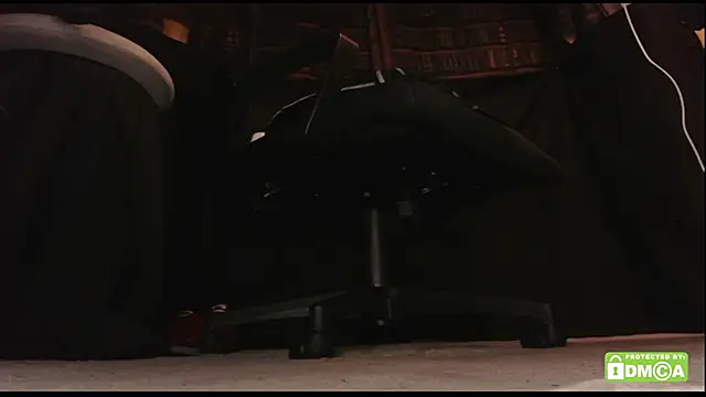 Snapshot of justshutupandwatch chatting on 17, 4, 2026 justshutupandwatch online show from 17, 4, 2026