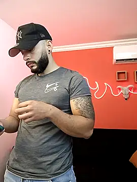 Snapshot of Mike_savage3 chatting on 26, 11, 2025 Mike savage3 online show from 26, 11, 2025