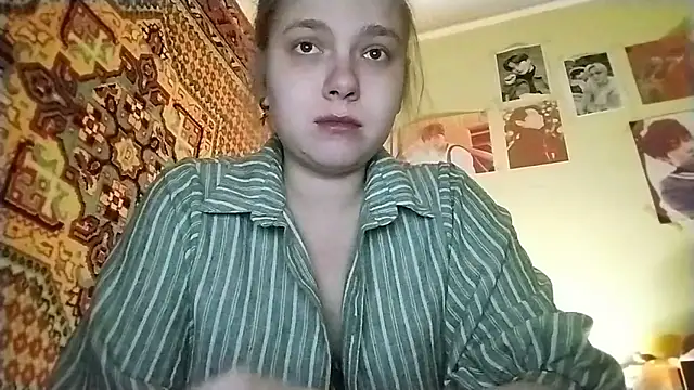 Snapshot of KikiBang chatting on 3, 4, 2026 KikiBang online show from 3, 4, 2026