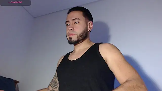 Snapshot of MikeSantoss1 chatting on 5, 12, 2025 MikeSantoss1 online show from 5, 12, 2025