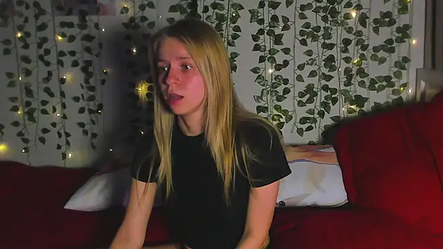 Cute Beautiful Princess online show from 4, 12, 2025