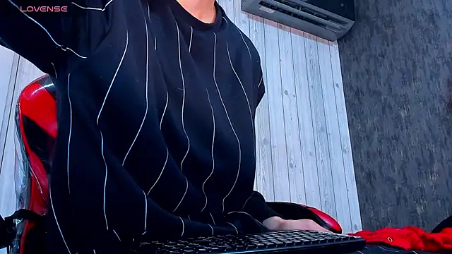 Snapshot of yeikoox chatting on 28, 11, 2025 yeikoox online show from 28, 11, 2025