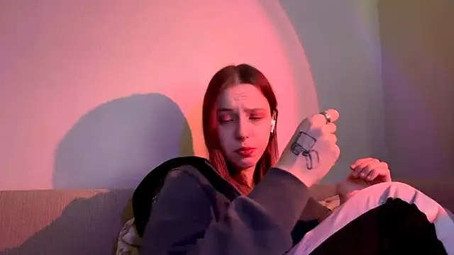 Snapshot of LulyClouds chatting on 21, 11, 2025 LulyClouds online show from 21, 11, 2025