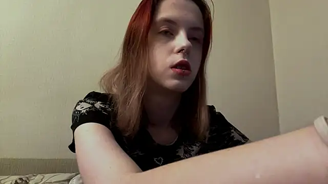 Snapshot of LulyClouds chatting on 1, 12, 2025 LulyClouds online show from 1, 12, 2025