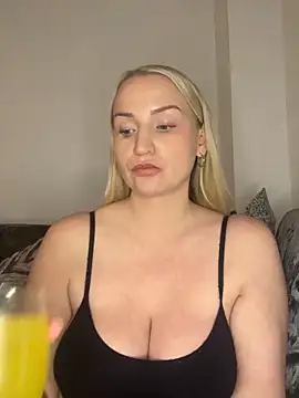 Snapshot of BootyQueenApril chatting on 13, 12, 2025 BootyQueenApril online show from 13, 12, 2025