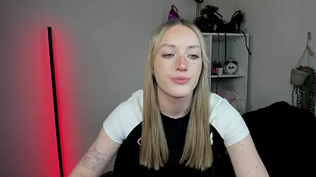 EvelynBlond online show from 16, 4, 2026