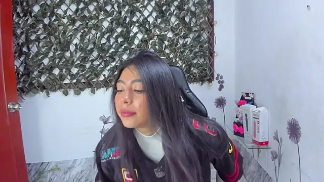 NaommiCampbell online show from 21, 11, 2025