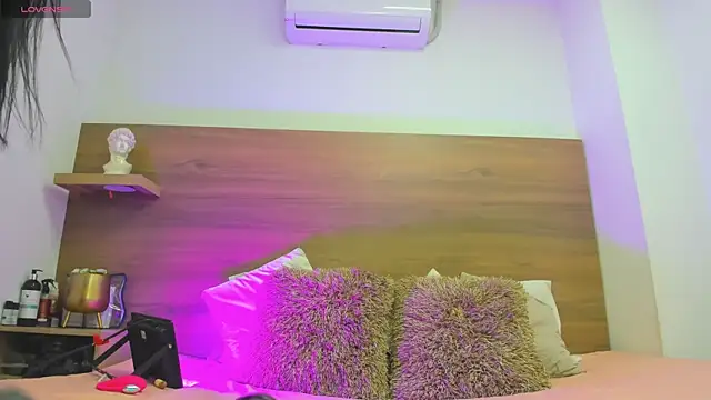 emilyrousee01 online show from 8, 1, 2026