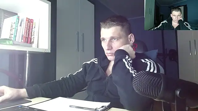 Snapshot of Poliglotjoe1 chatting on 30, 11, 2025 Poliglotjoe1 online show from 30, 11, 2025