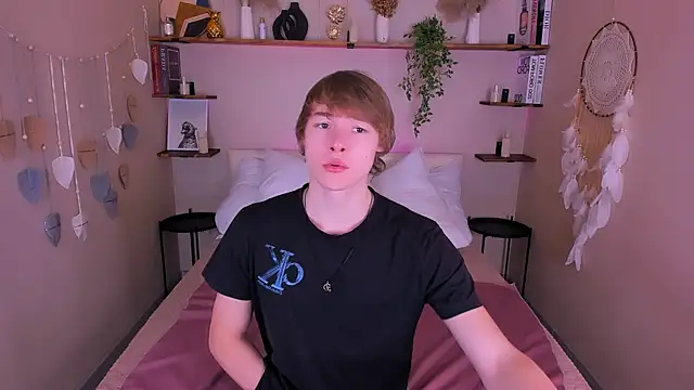 Snapshot of DonaldWoon chatting on 27, 11, 2025 DonaldWoon online show from 27, 11, 2025