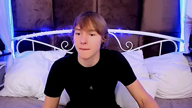 Snapshot of DonaldWoon chatting on 5, 12, 2025 DonaldWoon online show from 5, 12, 2025