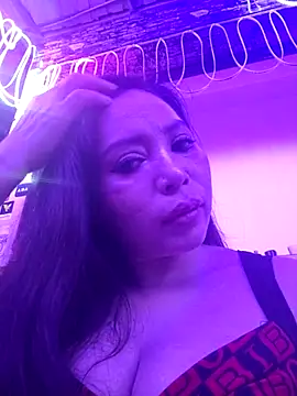 Snapshot of akura-03 chatting on 19, 12, 2025 akura-03 online show from 19, 12, 2025