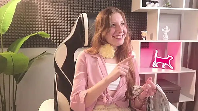 HazeLuneth online show from 12, 2, 2026