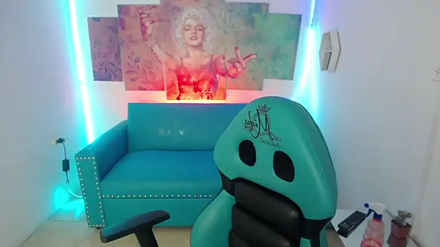 Snapshot of emmily_m1_ chatting on 4, 12, 2025 emmily m1 online show from 4, 12, 2025