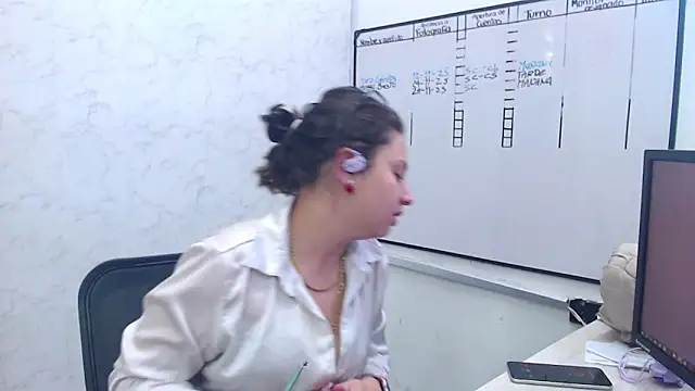 Snapshot of Alice_Sinclair_ chatting on 24, 11, 2025 Alice Sinclair online show from 24, 11, 2025