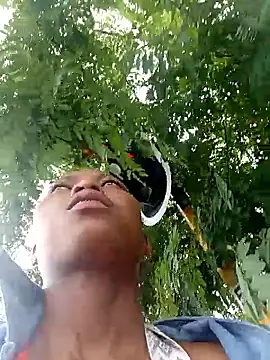 Snapshot of Sweethoneypot25 chatting on 4, 3, 2026 Sweethoneypot25 online show from 4, 3, 2026