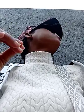 Snapshot of Sweethoneypot25 chatting on 22, 4, 2026 Sweethoneypot25 online show from 22, 4, 2026