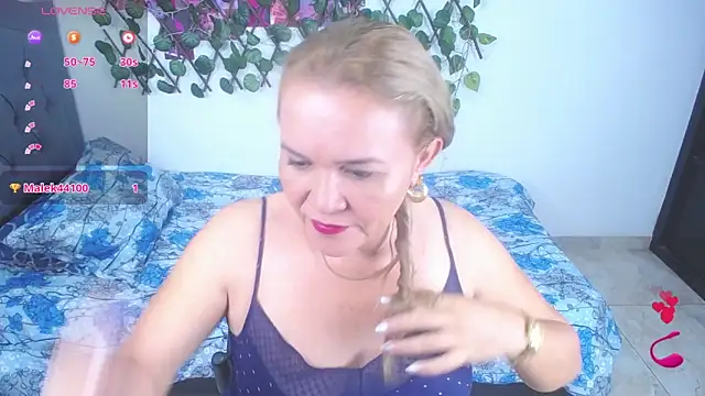 Snapshot of Sara_star1 chatting on 24, 11, 2025 Sara star1 online show from 24, 11, 2025