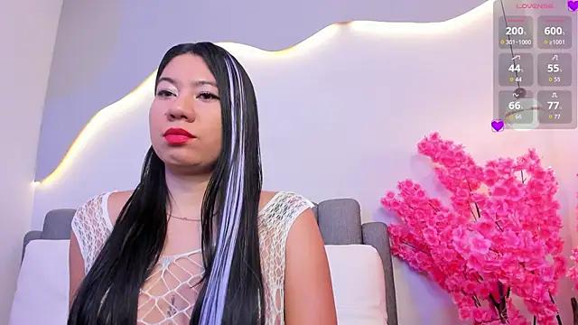 Snapshot of lunaa_hart chatting on 6, 4, 2026 lunaa hart online show from 6, 4, 2026