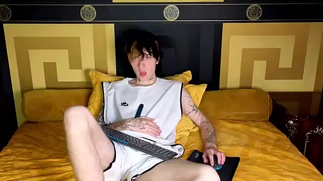 Snapshot of TRAVIS_CLAS chatting on 23, 11, 2025 TRAVIS CLAS online show from 23, 11, 2025