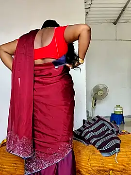 Snapshot of Desicouple1706 chatting on 7, 4, 2026 Desicouple1706 online show from 7, 4, 2026