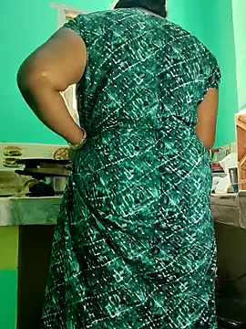 Snapshot of Desicouple1706 chatting on 6, 5, 2026 Desicouple1706 online show from 6, 5, 2026