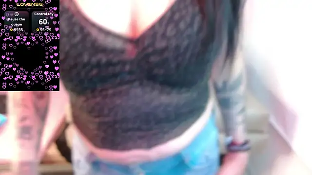 Snapshot of Roxanne_vale chatting on 4, 5, 2026 Roxanne vale online show from 4, 5, 2026
