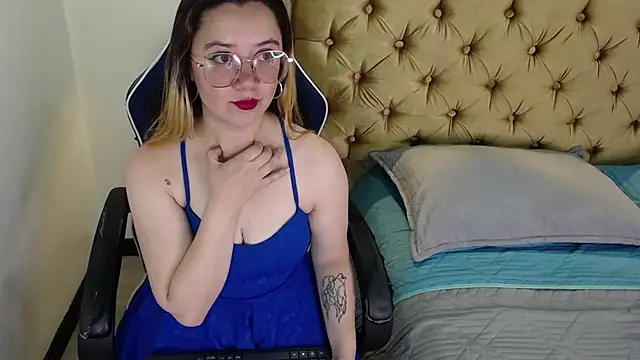 Snapshot of Alaiia___ chatting on 16, 12, 2025 Alaiia online show from 16, 12, 2025