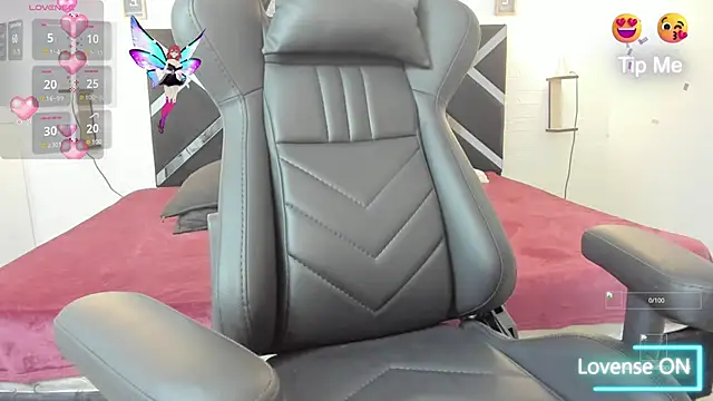 Snapshot of mask_red_girl chatting on 27, 11, 2025 mask red girl online show from 27, 11, 2025