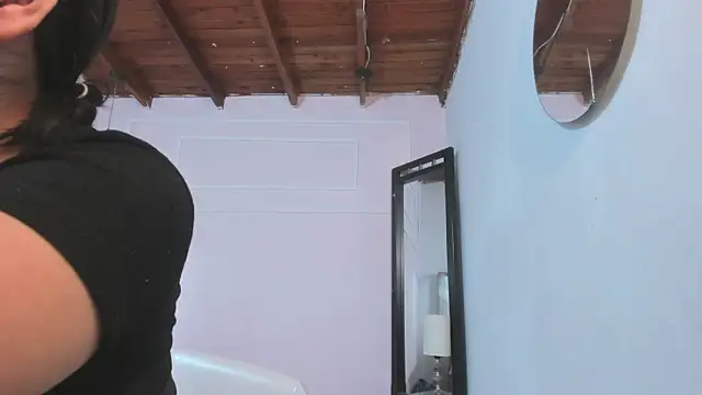 Snapshot of Izelevans chatting on 4, 4, 2026 Izelevans online show from 4, 4, 2026