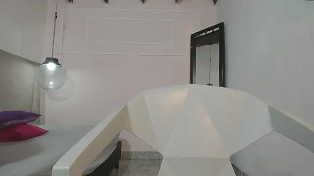 Snapshot of Izelevans chatting on 5, 4, 2026 Izelevans online show from 5, 4, 2026