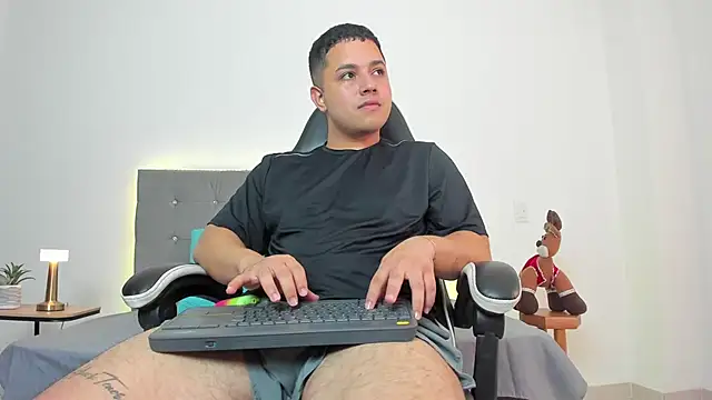 Snapshot of bry_hill chatting on 26, 11, 2025 bry hill online show from 26, 11, 2025