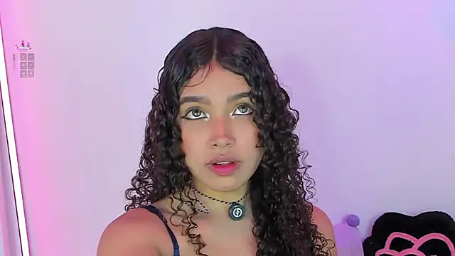 Snapshot of EloiseSweetxx chatting on 1, 4, 2026 EloiseSweetxx online show from 1, 4, 2026