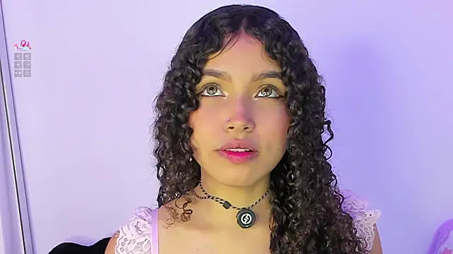 Snapshot of EloiseSweetxx chatting on 4, 4, 2026 EloiseSweetxx online show from 4, 4, 2026