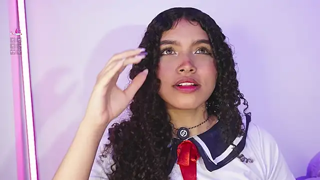 Snapshot of EloiseSweetxx chatting on 6, 4, 2026 EloiseSweetxx online show from 6, 4, 2026