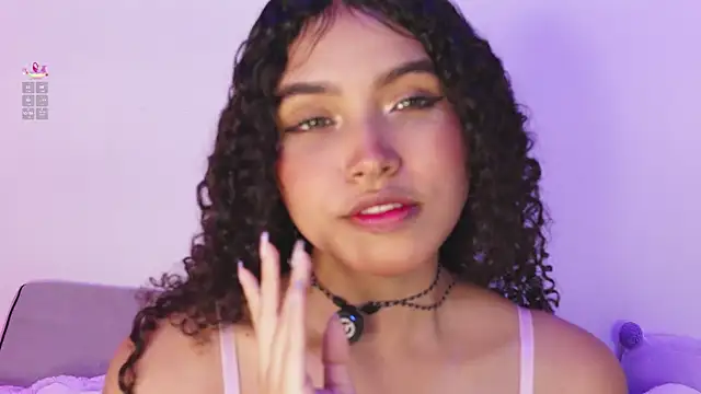 Snapshot of EloiseSweetxx chatting on 7, 4, 2026 EloiseSweetxx online show from 7, 4, 2026