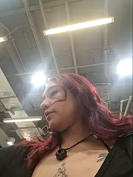 Snapshot of Eveeelyn25 chatting on 6, 3, 2026 Eveeelyn25 online show from 6, 3, 2026