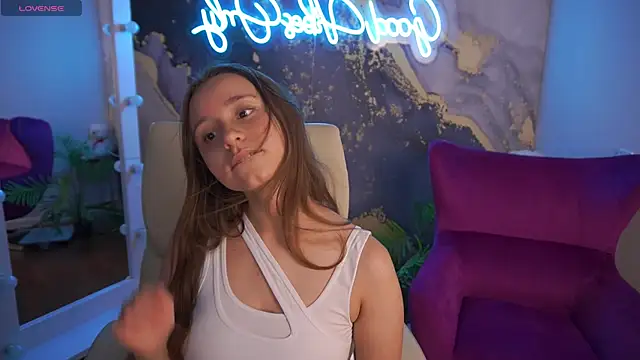 Snapshot of TinyNatalie chatting on 7, 7, 2026 TinyNatalie online show from 7, 7, 2026