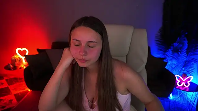 Snapshot of TinyNatalie chatting on 8, 7, 2026 TinyNatalie online show from 8, 7, 2026