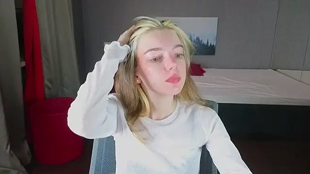 Snapshot of MILLIE_MUR chatting on 14, 12, 2025 MILLIE MUR online show from 14, 12, 2025