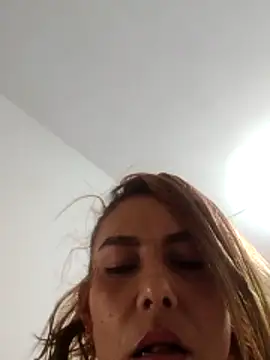 Snapshot of Alice-pink chatting on 28, 11, 2025 Alice-pink online show from 28, 11, 2025