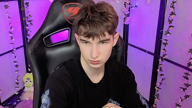 Snapshot of Maxwellchiik chatting on 25, 11, 2025 Maxwellchiik online show from 25, 11, 2025