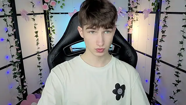 Snapshot of Maxwellchiik chatting on 29, 11, 2025 Maxwellchiik online show from 29, 11, 2025