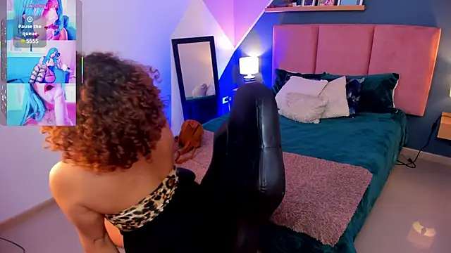 Raven Curly online show from 26, 11, 2025