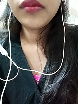 Snapshot of simmi02 chatting on 1, 12, 2025 simmi02 online show from 1, 12, 2025