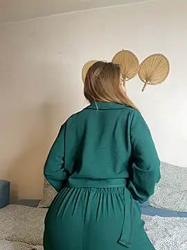 69 Degrees of Love online show from 3, 2, 2026