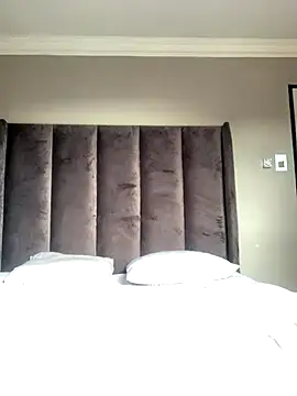 cuddlegiantbear online show from 24, 11, 2025